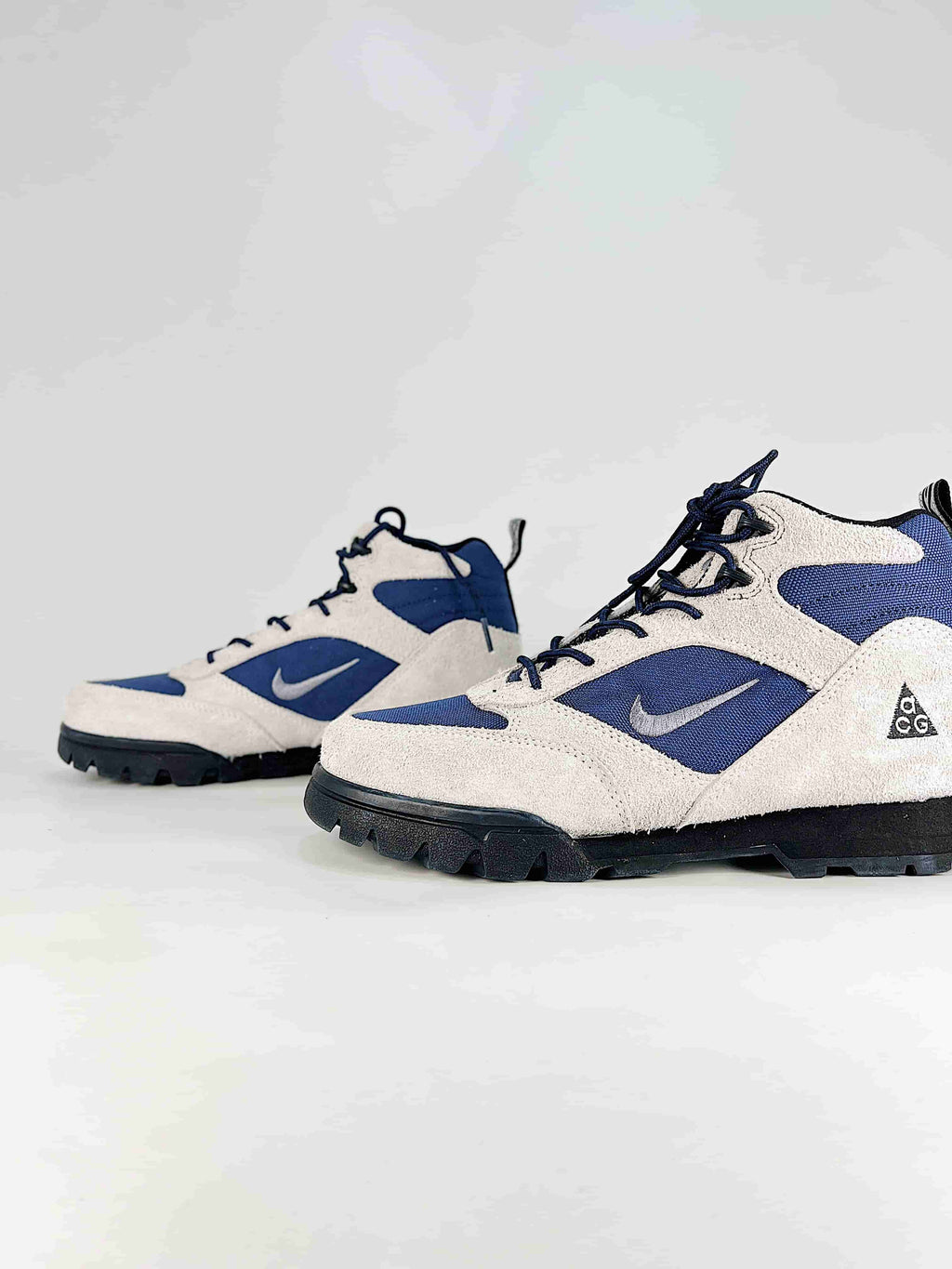 Nike ACG Mid Hike Boots - Light Gray & Navy