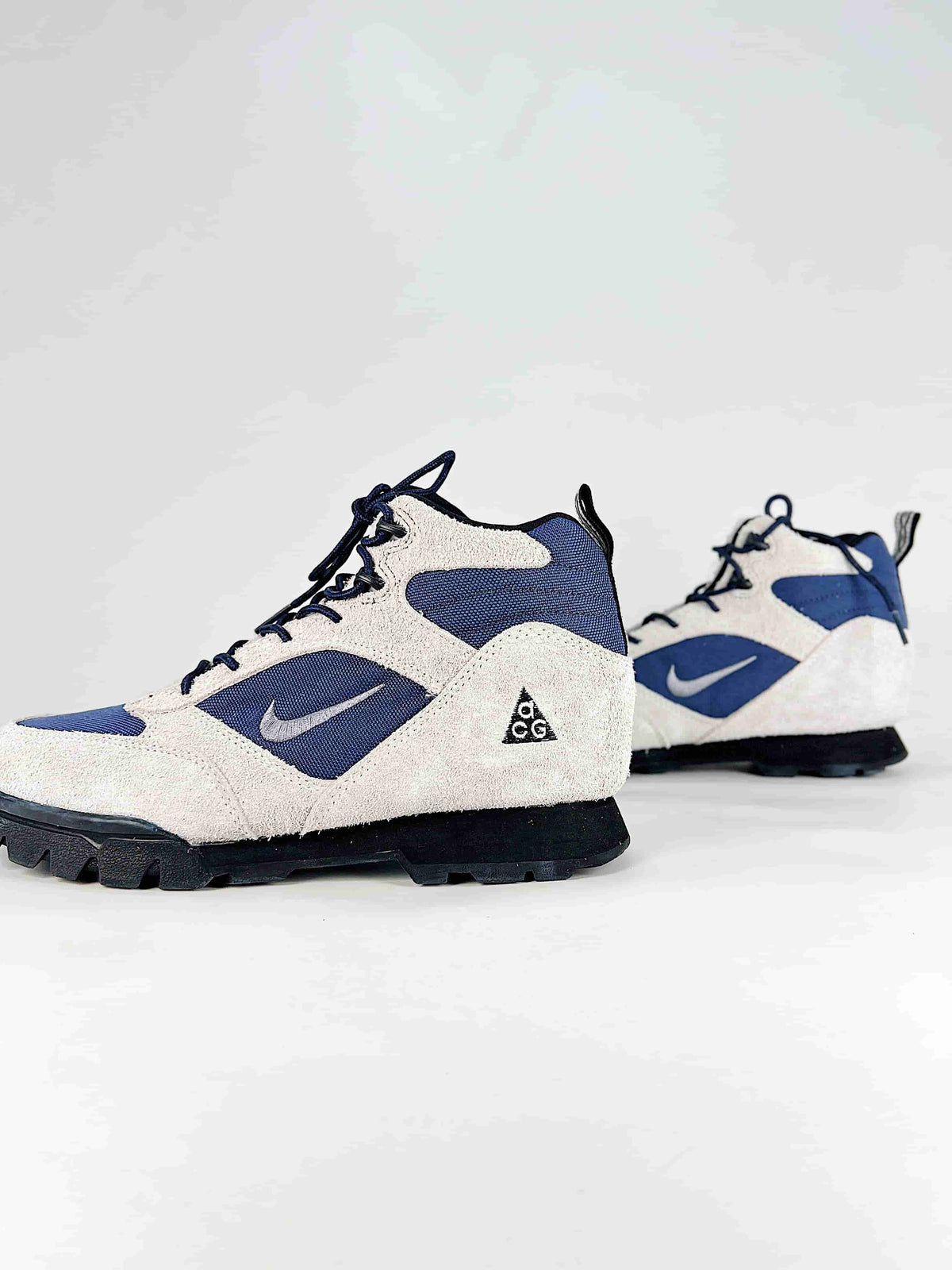 Nike ACG Mid Hike Boots - Light Gray & Navy