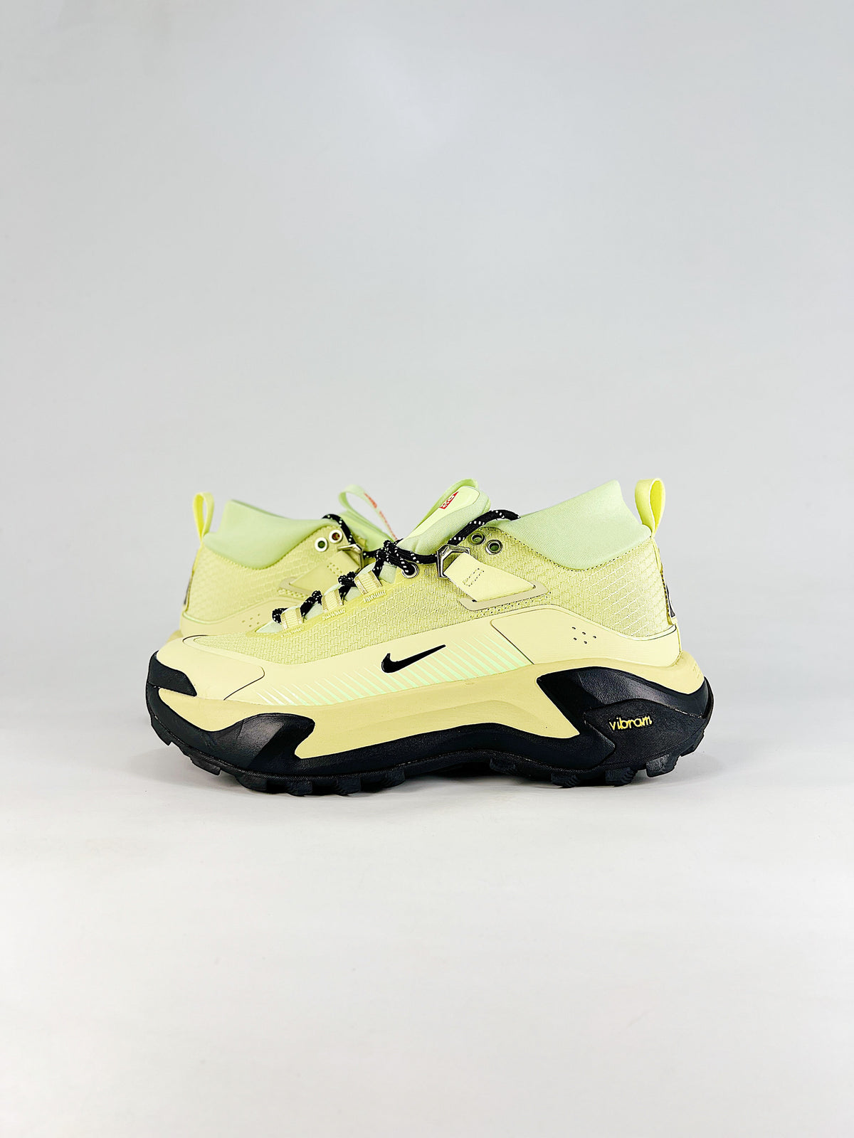Nike ACG Sneakers - Light Yellow & Black