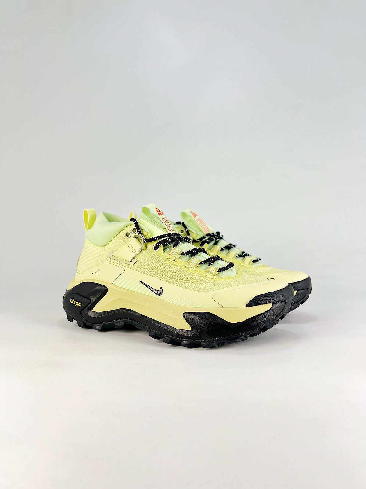 Nike ACG Sneakers - Light Yellow & Black