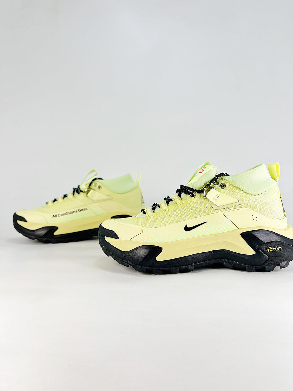 Nike ACG Sneakers - Light Yellow & Black