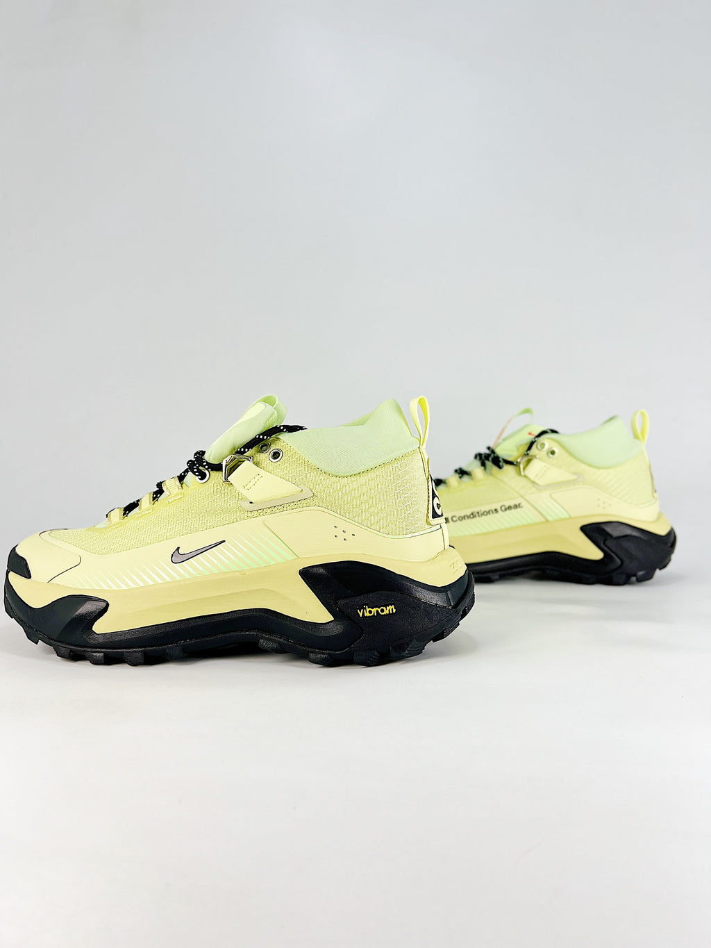 Nike ACG Sneakers - Light Yellow & Black