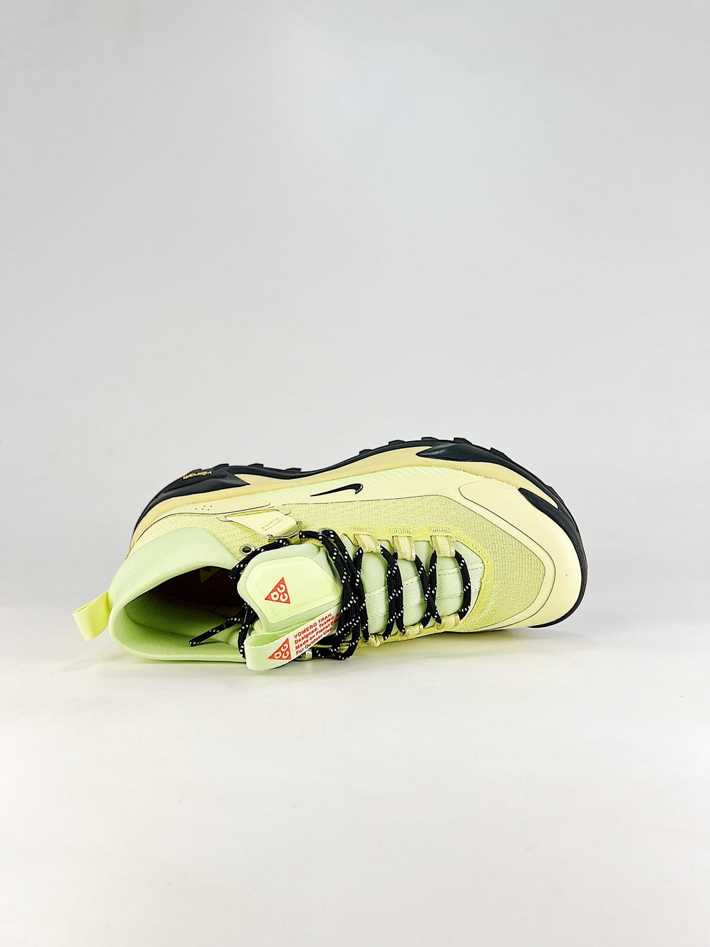 Nike ACG Sneakers - Light Yellow & Black
