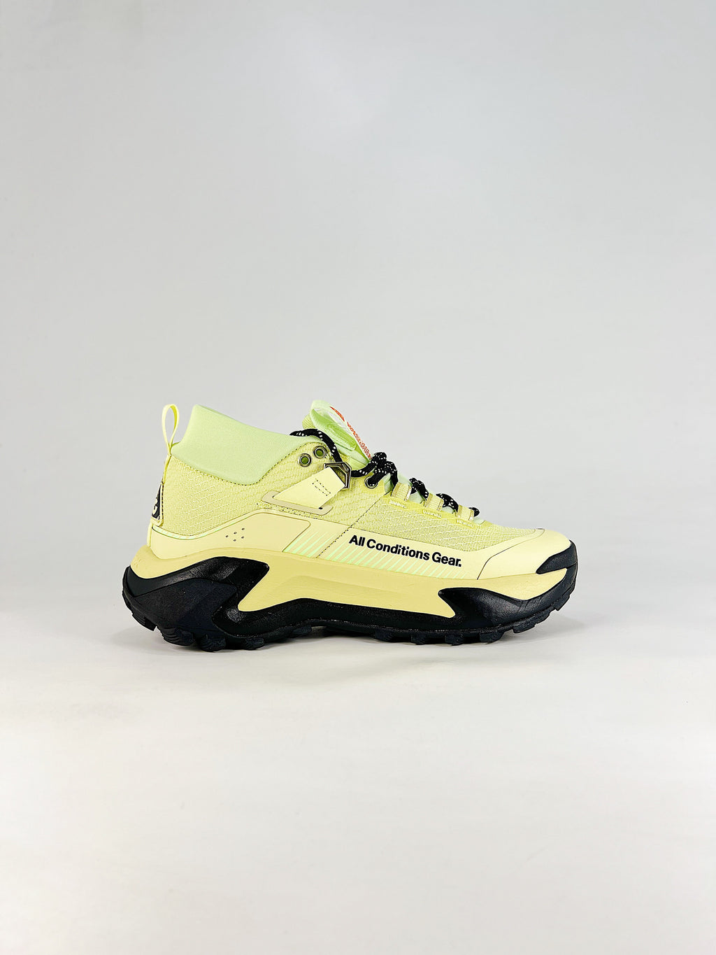 Nike ACG Sneakers - Light Yellow & Black