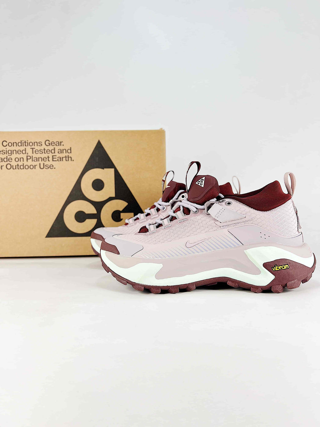 Nike ACG Sneakers - Light Pink & Burgundy