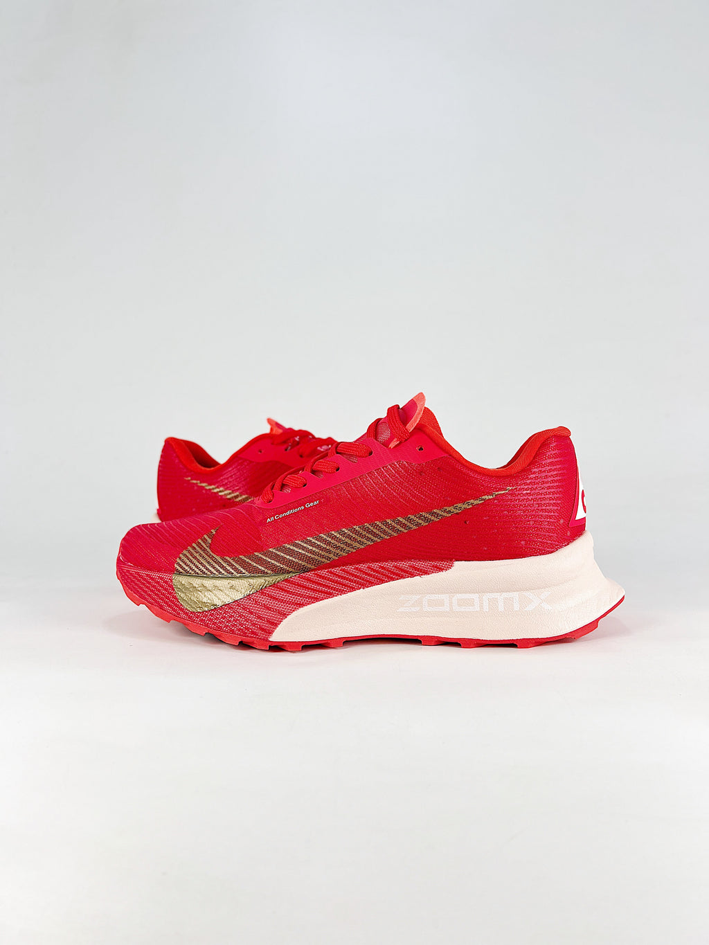 Nike ACG Sneakers - Bright Red & Gold