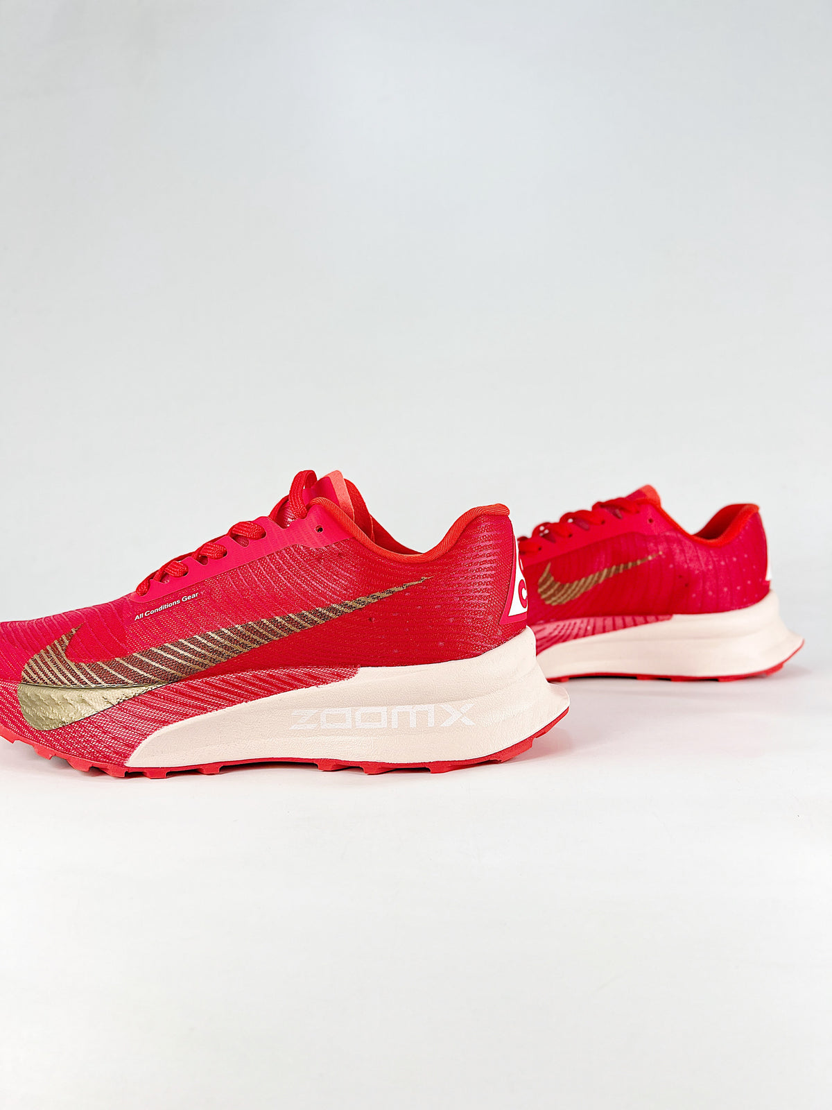 Nike ACG Sneakers - Bright Red & Gold