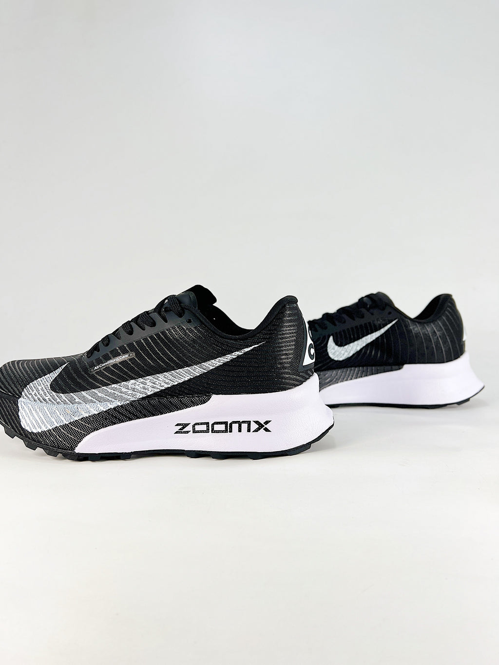 Nike ACG Sneakers - Black & White
