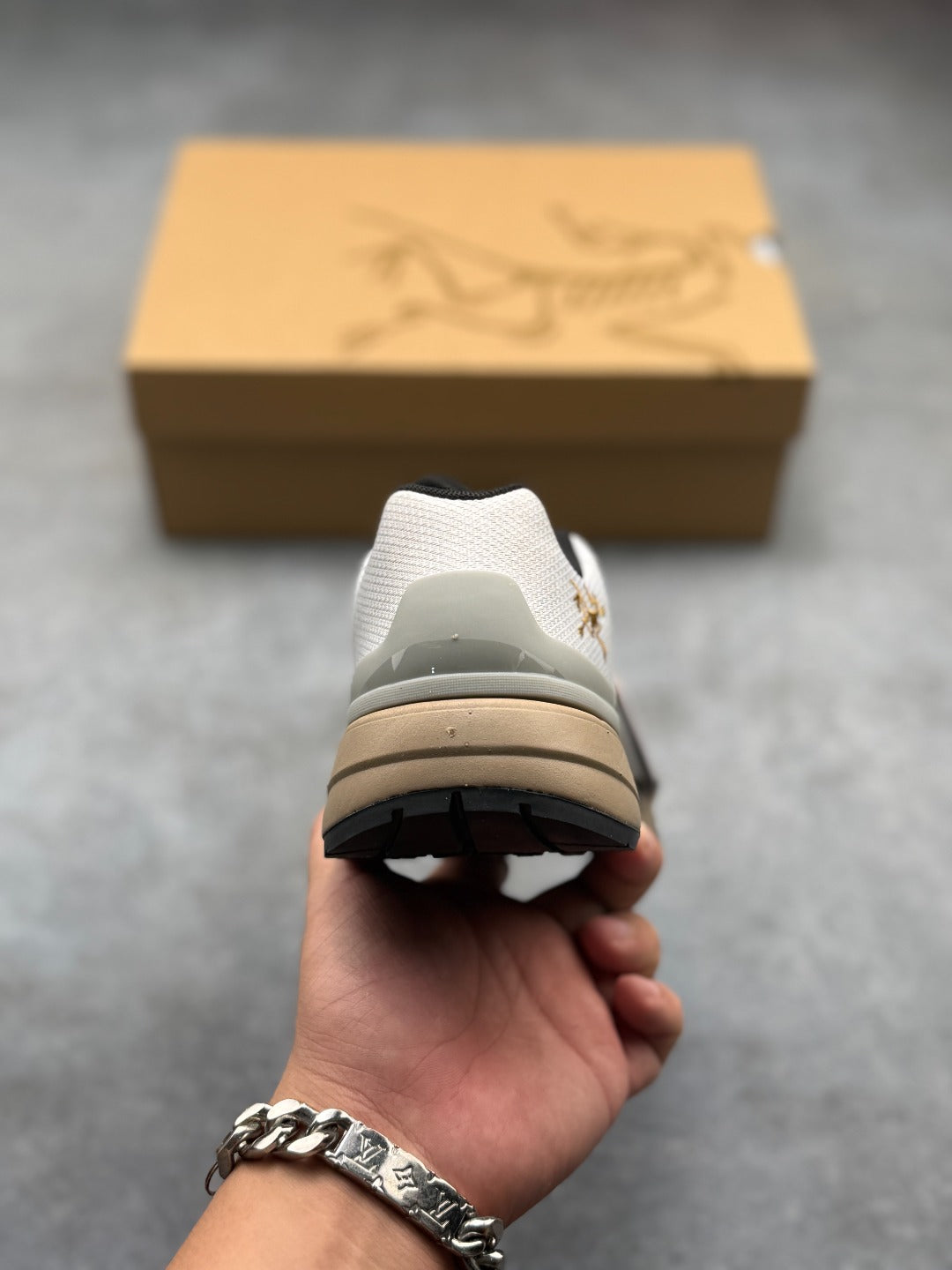 Arc’teryx Konseal Low-Top Lace-Up Shoes in Off-White and Tan