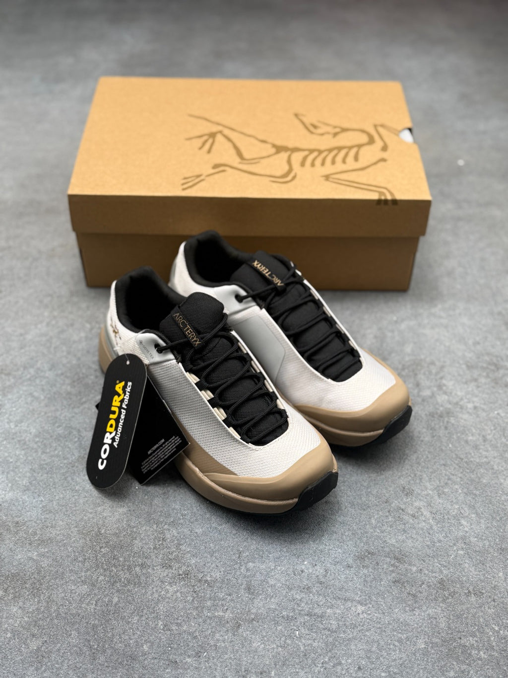 Arc’teryx Konseal Low-Top Lace-Up Shoes in Off-White and Tan