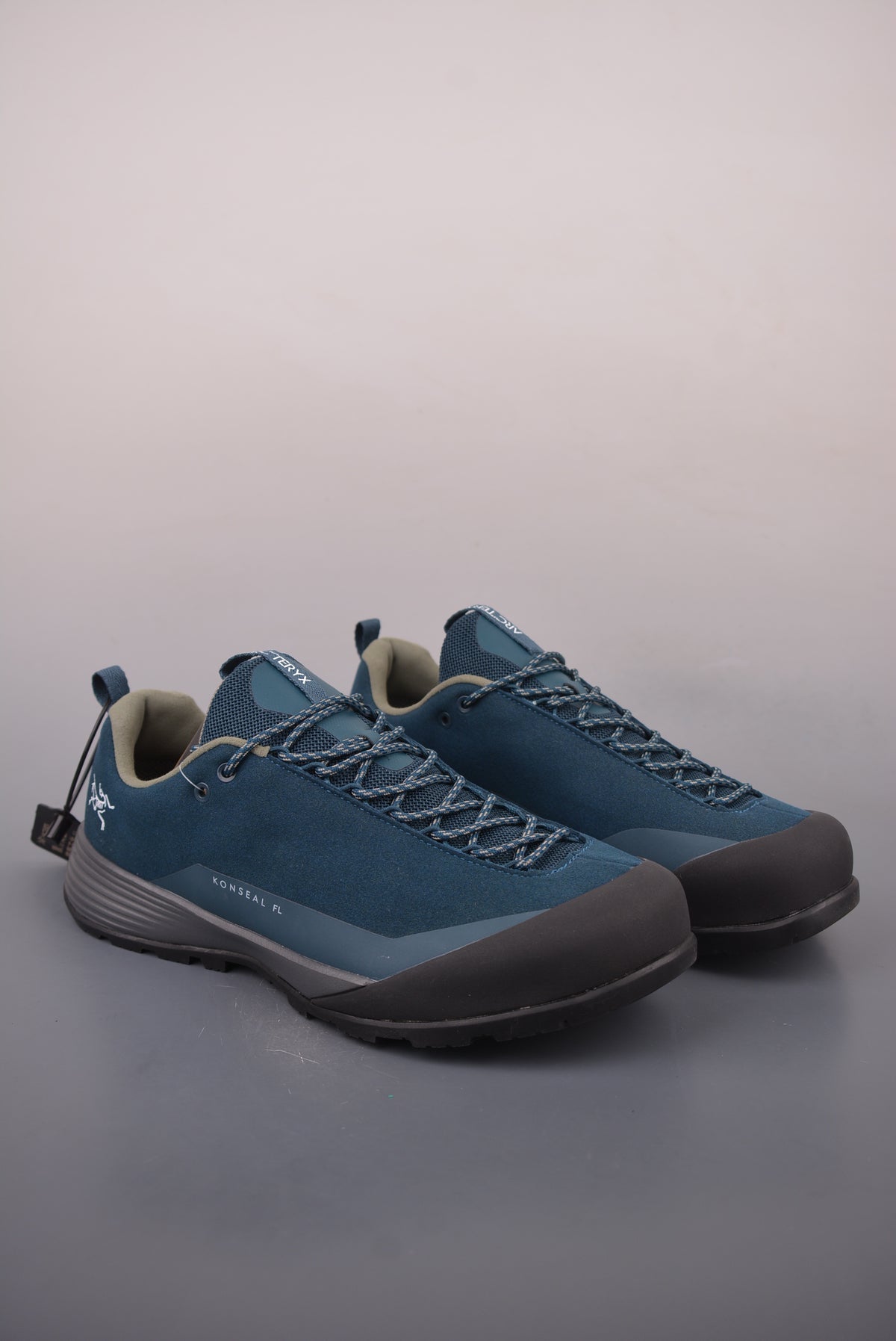 Arc’teryx Konseal FL Low-Top Lace-Up Shoes in Deep Blue