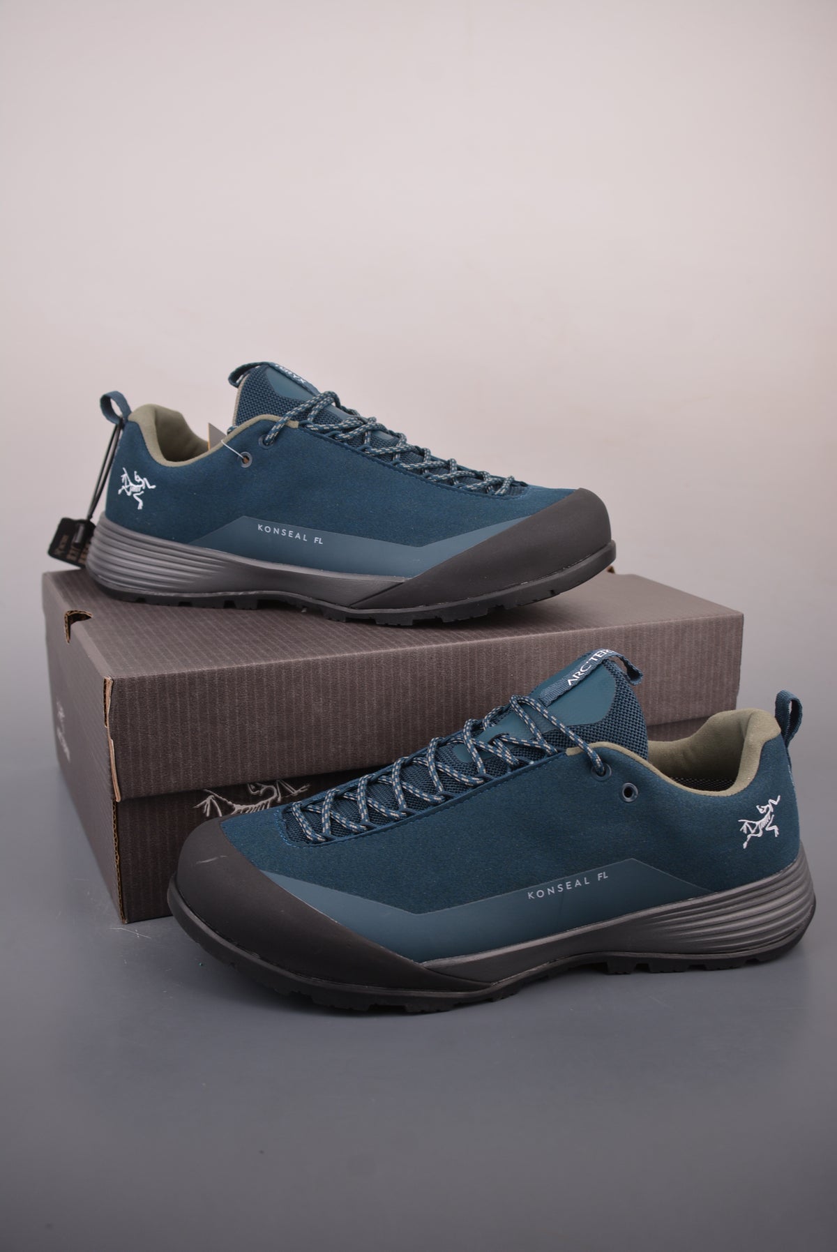 Arc’teryx Konseal FL Low-Top Lace-Up Shoes in Deep Blue