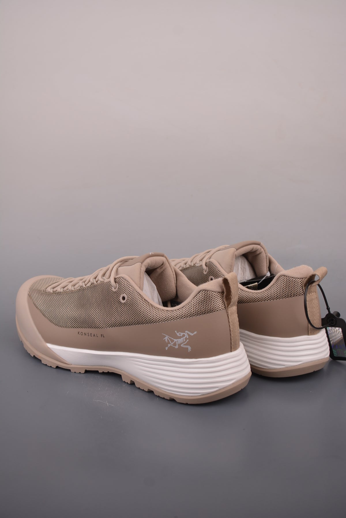 Arc’teryx Konseal FL Low-Top Lace-Up Shoes in Taupe