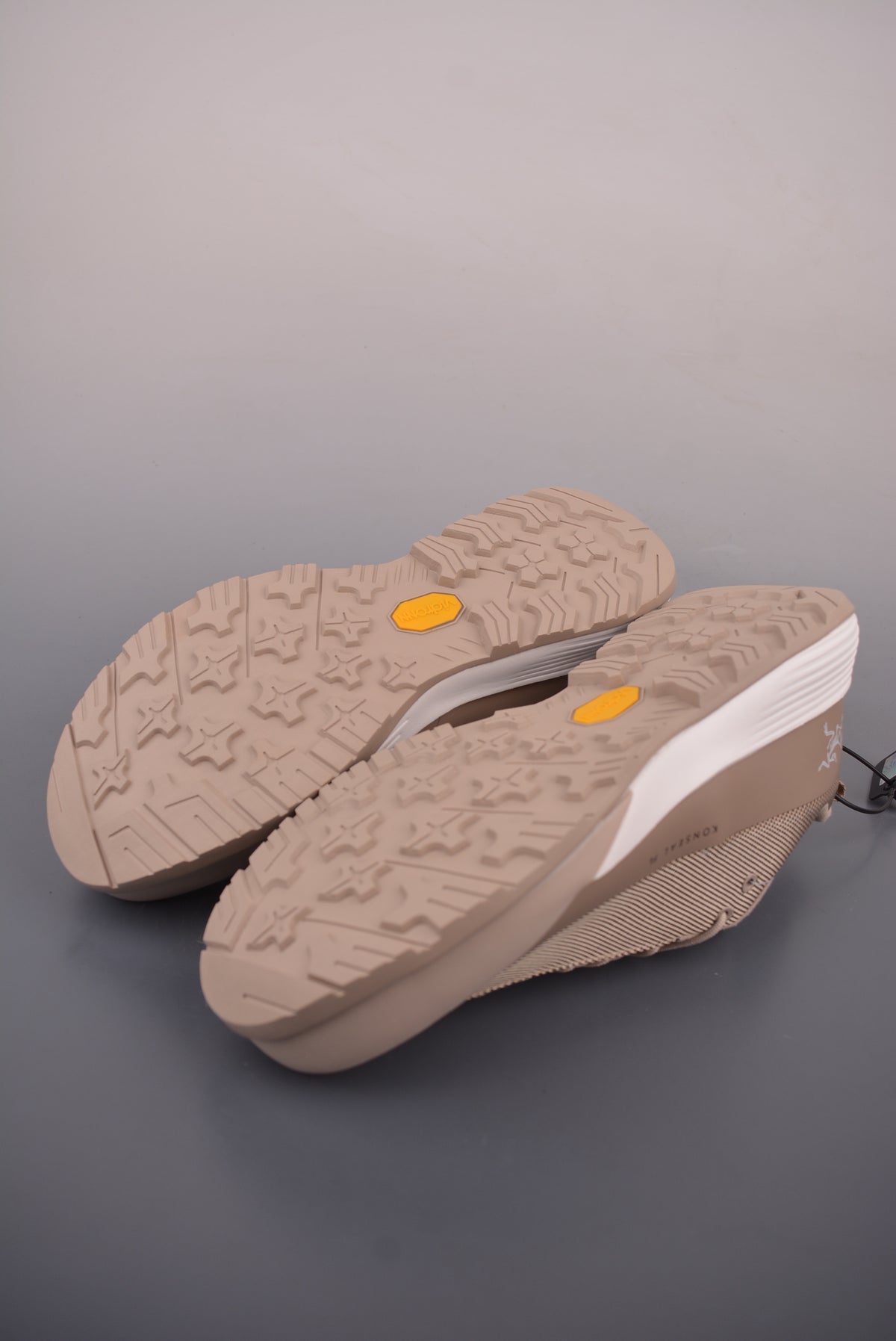 Arc’teryx Konseal FL Low-Top Lace-Up Shoes in Taupe