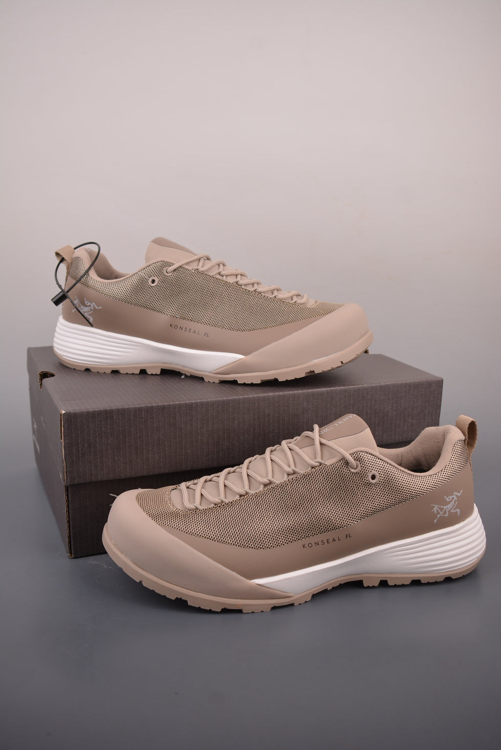 Arc’teryx Konseal FL Low-Top Lace-Up Shoes in Taupe