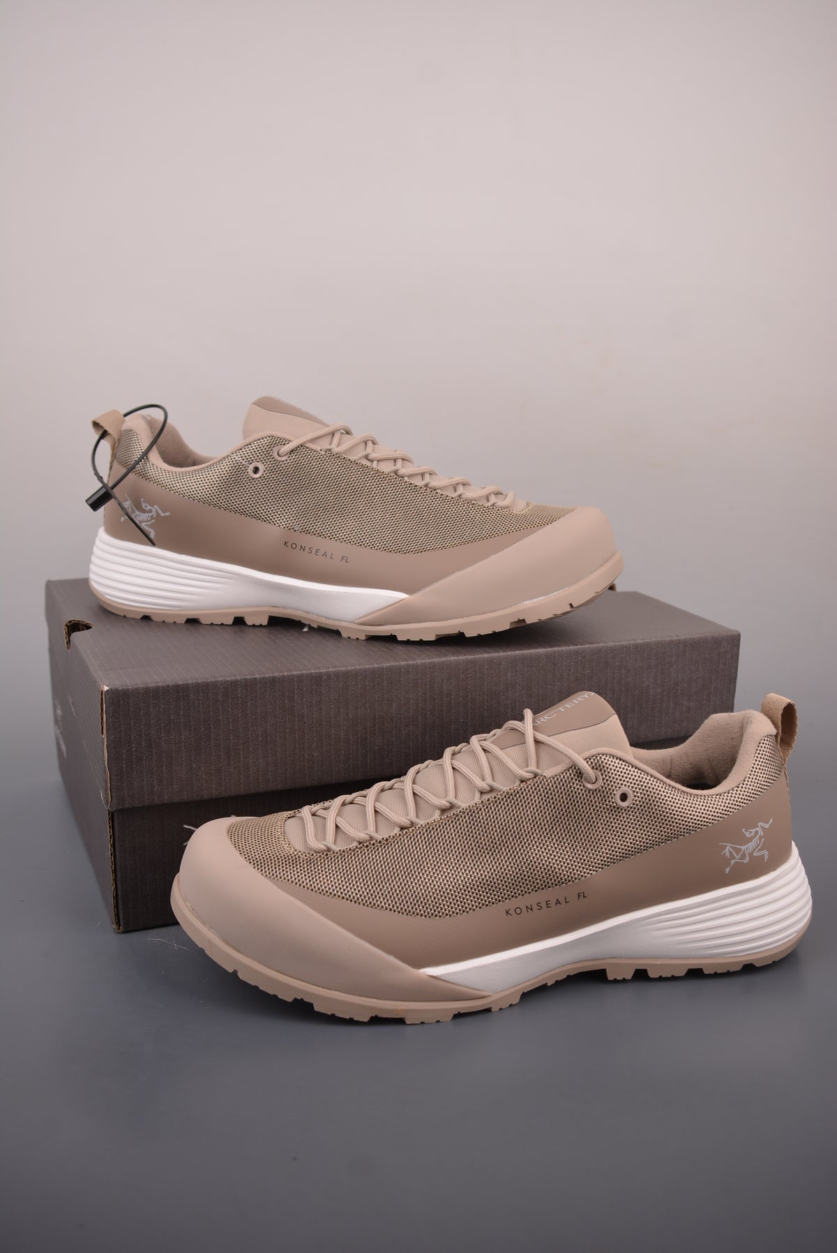 Arc’teryx Konseal FL Low-Top Lace-Up Shoes in Taupe