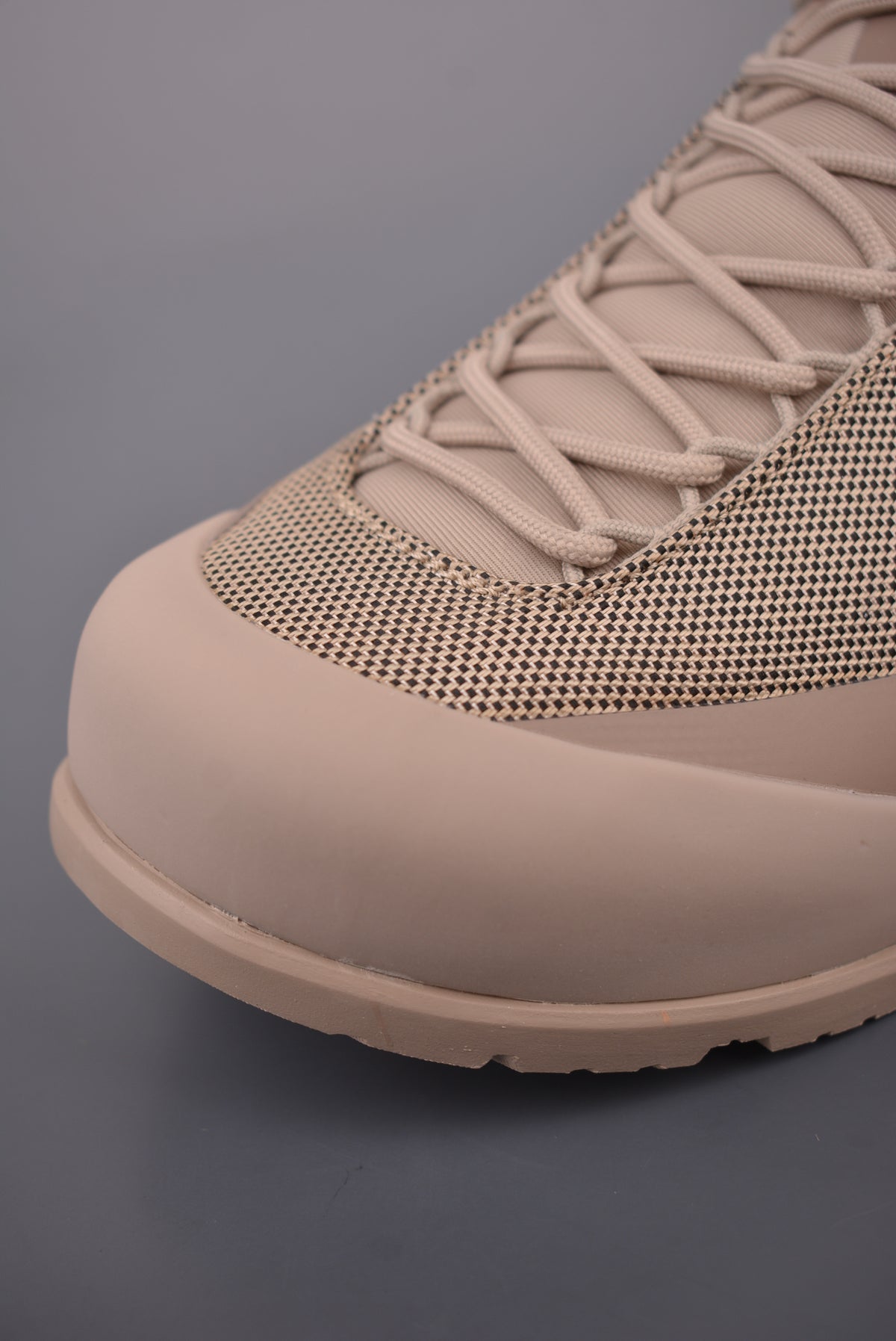 Arc’teryx Konseal FL Low-Top Lace-Up Shoes in Taupe