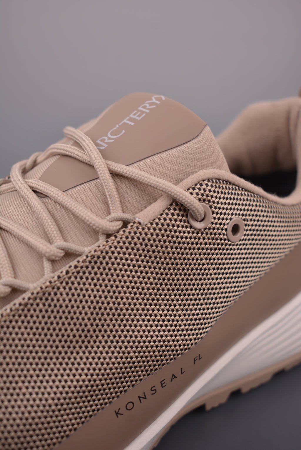 Arc’teryx Konseal FL Low-Top Lace-Up Shoes in Taupe