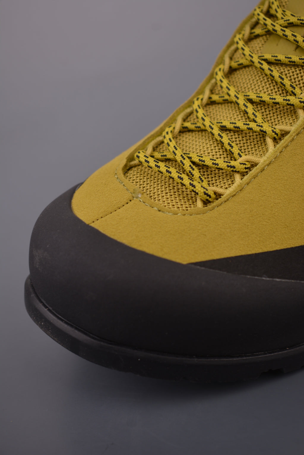Arc’teryx Konseal FL Low-Top Lace-Up Shoes in Mustard Yellow and Black