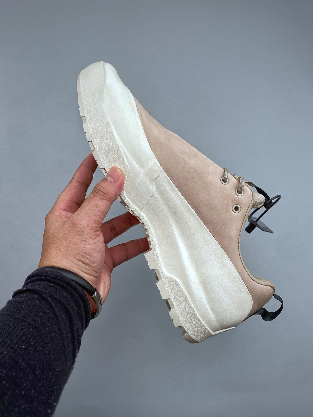 Arc’teryx Konseal Low-Top Lace-Up Shoes in Light Taupe and Off-White