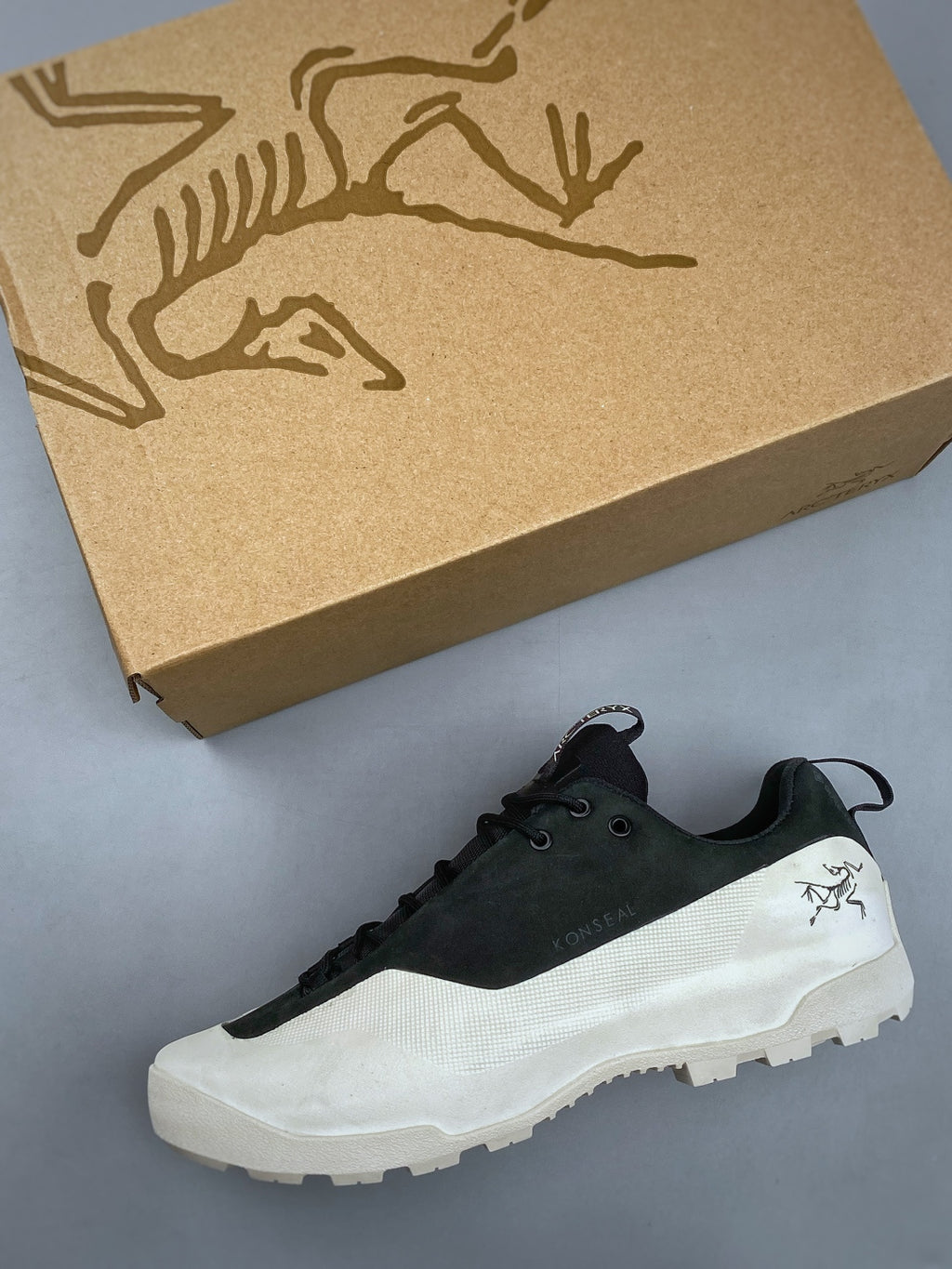 Arc’teryx Konseal Low-Top Lace-Up Shoes in Black and Off-White