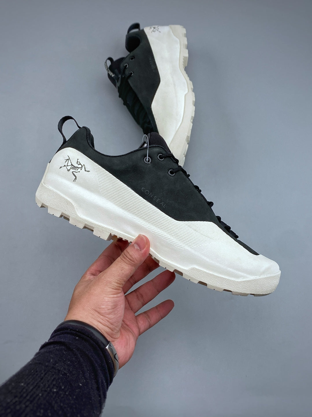 Arc’teryx Konseal Low-Top Lace-Up Shoes in Black and Off-White