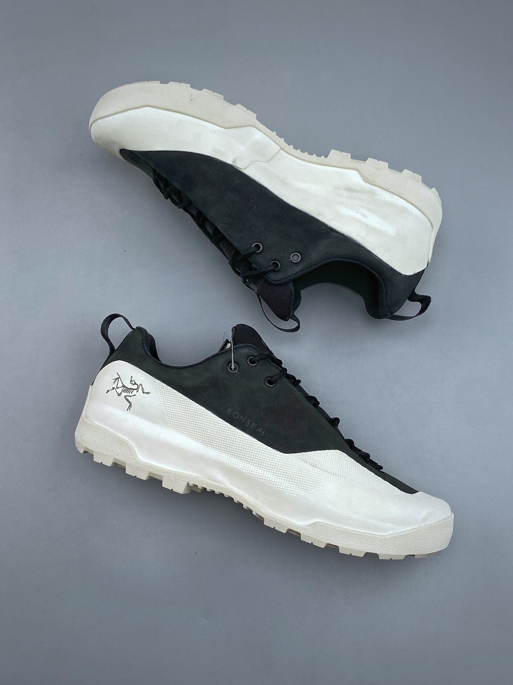 Arc’teryx Konseal Low-Top Lace-Up Shoes in Black and Off-White