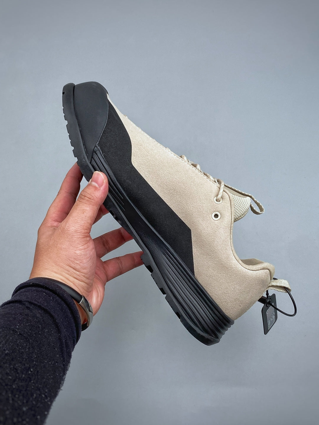 Arc’teryx Konseal FL Low-Top Lace-Up Shoes in Beige and Black