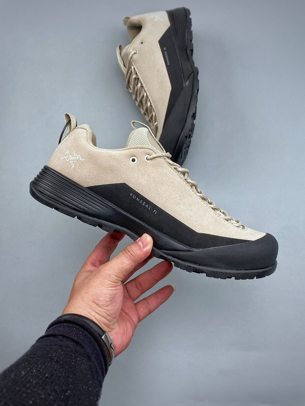 Arc’teryx Konseal FL Low-Top Lace-Up Shoes in Beige and Black