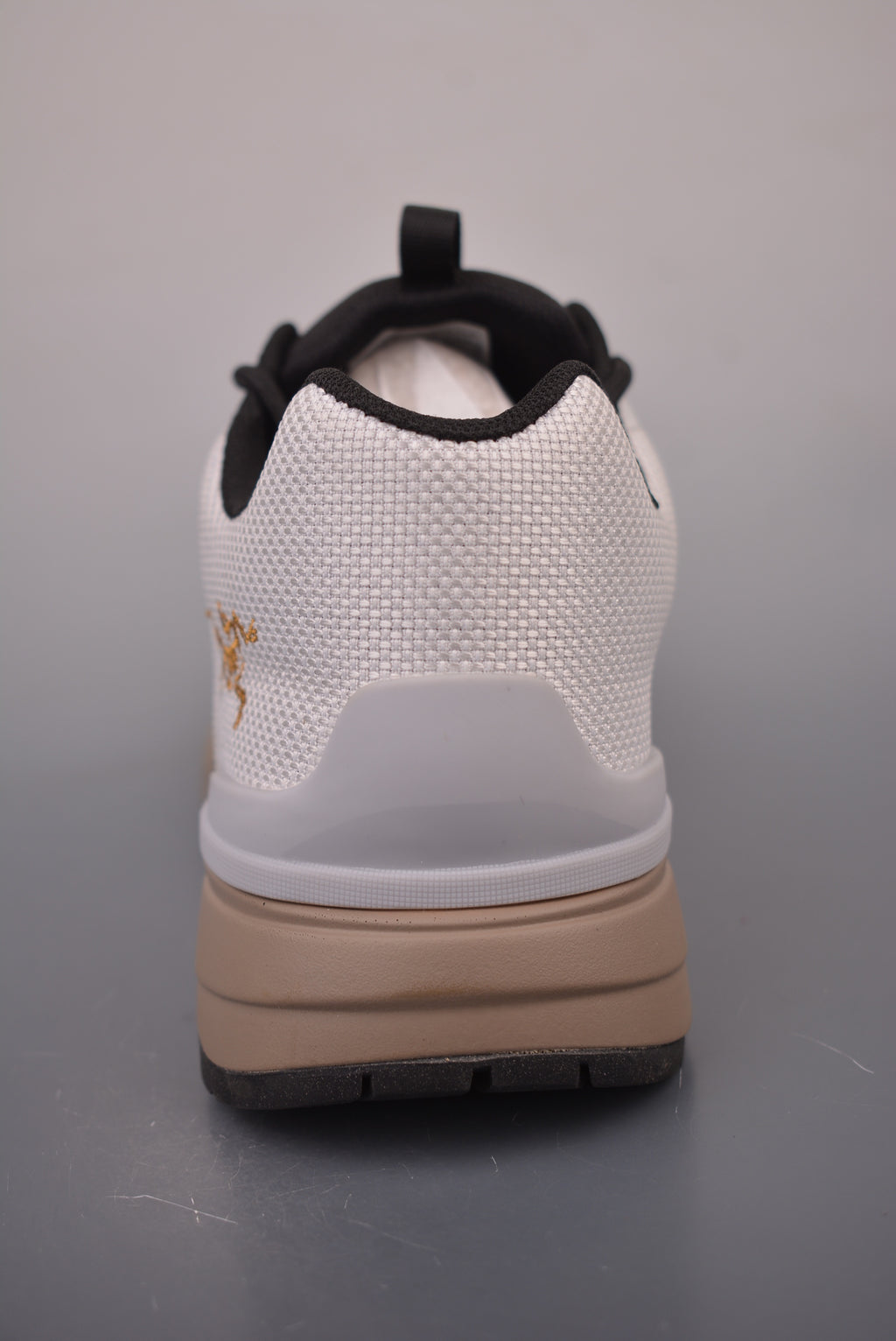 Arc’teryx Kopec Low-Top Lace-Up Shoes in Off-White and Tan