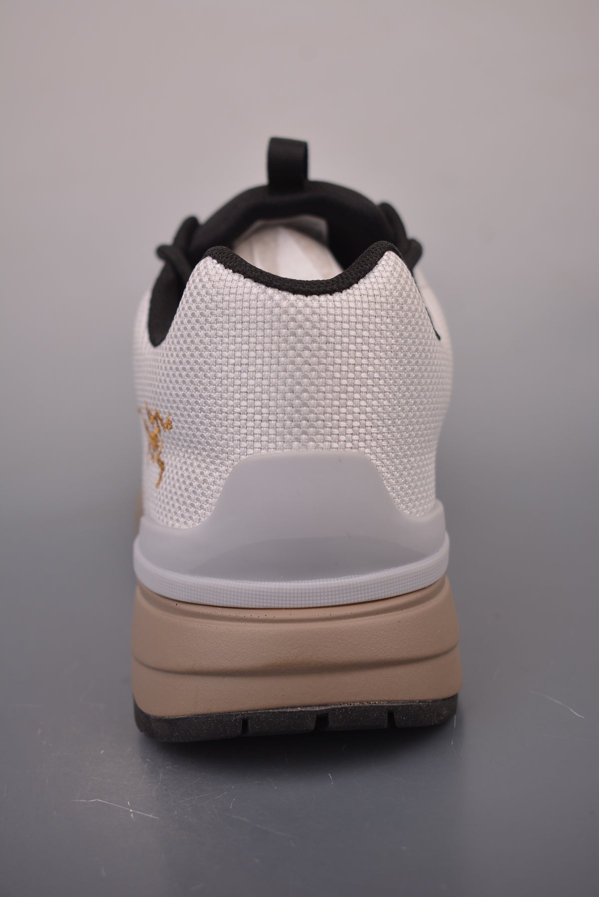 Arc’teryx Kopec Low-Top Lace-Up Shoes in Off-White and Tan