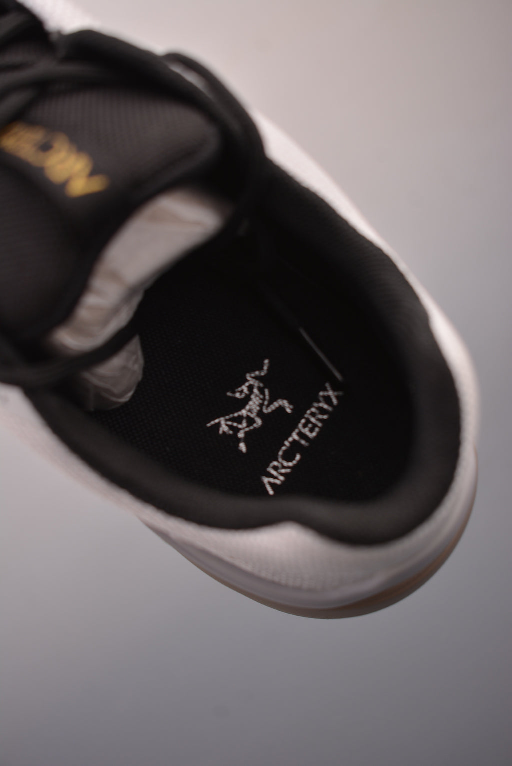 Arc’teryx Kopec Low-Top Lace-Up Shoes in Off-White and Tan