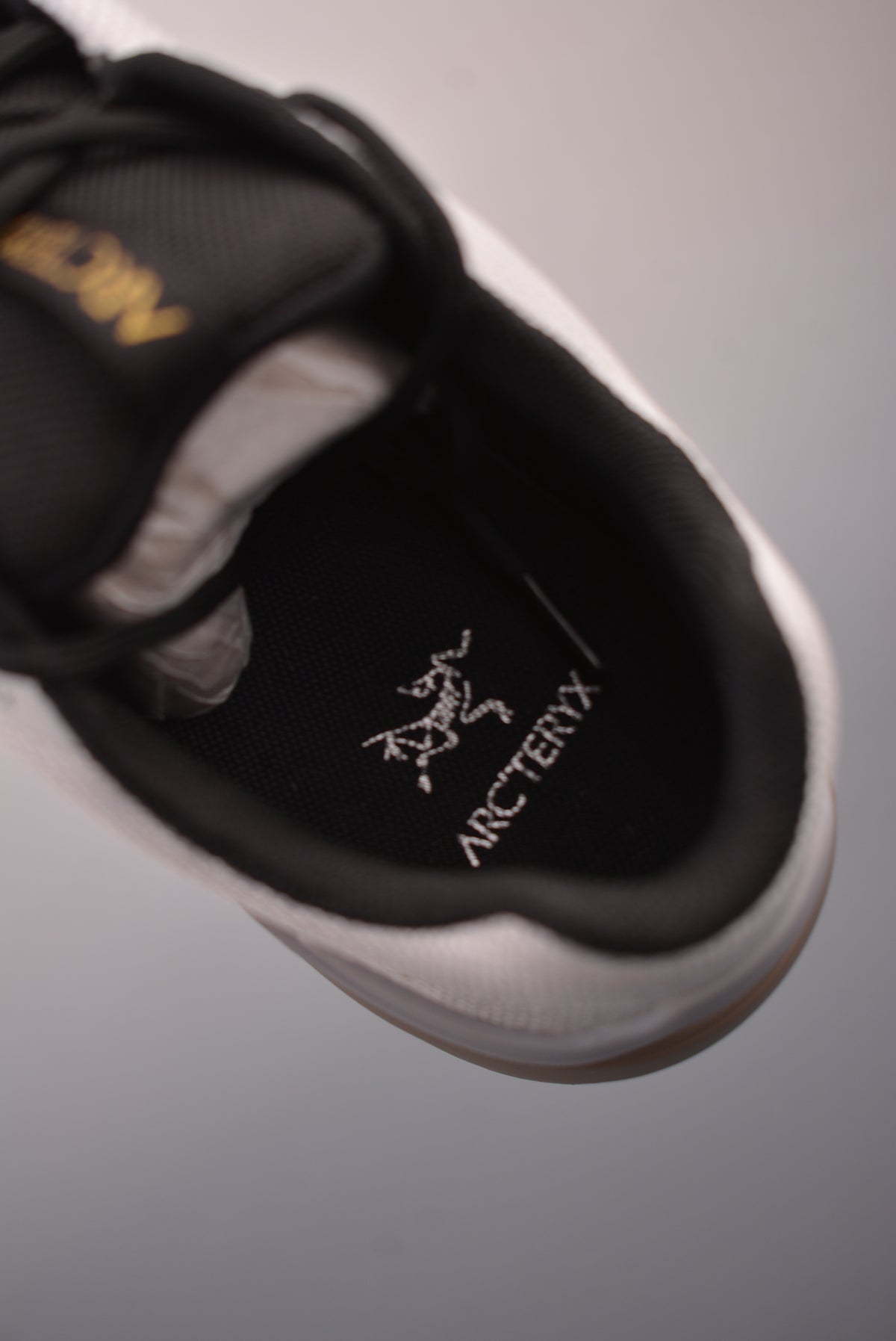 Arc’teryx Kopec Low-Top Lace-Up Shoes in Off-White and Tan
