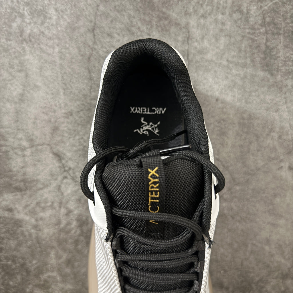 Arc’teryx Kopec Low-Top Lace-Up Shoes in Off-White and Tan