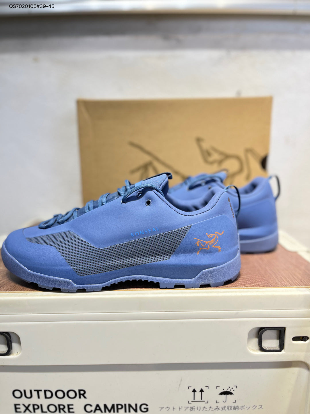 Arc’teryx Blue Low-Top Lace-Up Shoes with Gray Panels